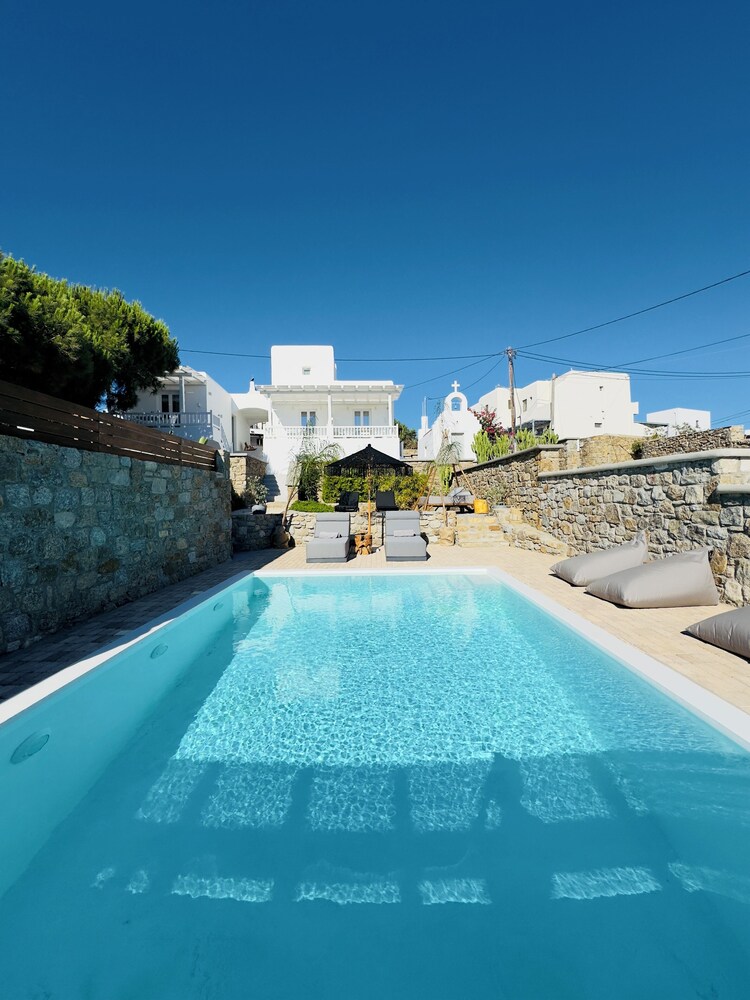 Sofos Suites 45/50