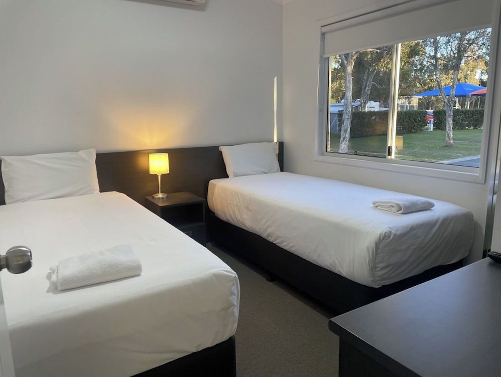2 BEDROOMS, DELUXE, LAKE SIDE