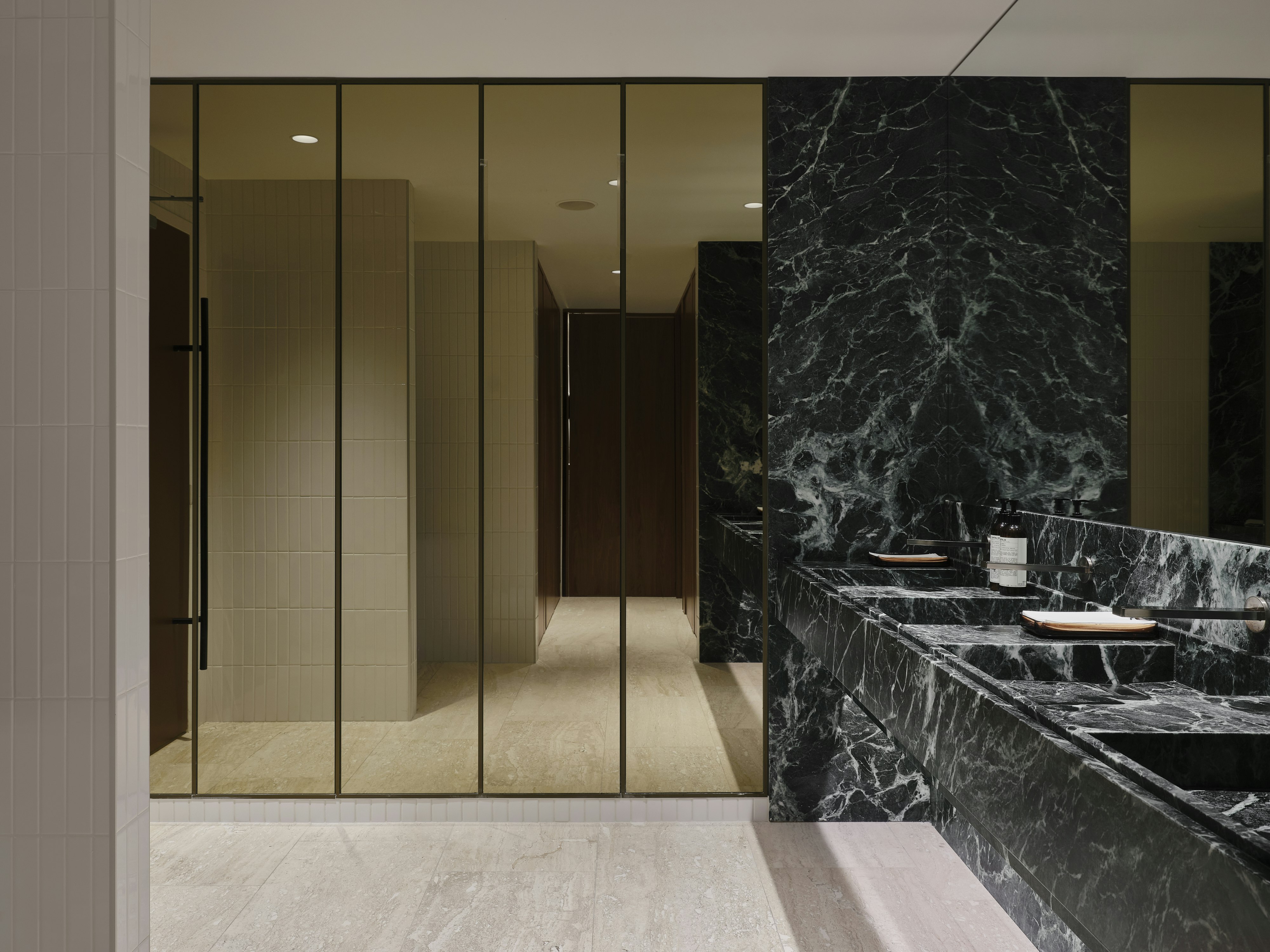 Vogue Hotel Montreal Downtown, Curio Collection by Hilton 22/50