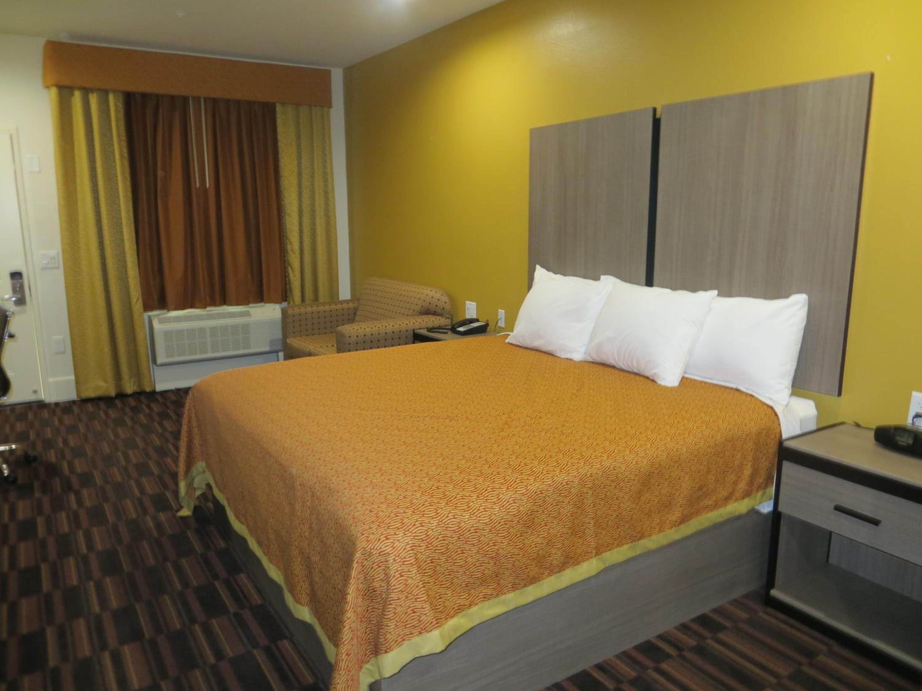 Scottish Inn And Suites 19/53