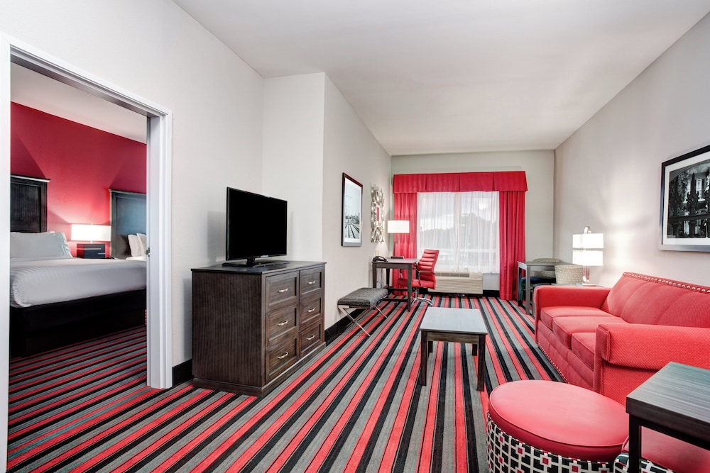 Holiday Inn Hotels And Suites Lafayette North 37/55