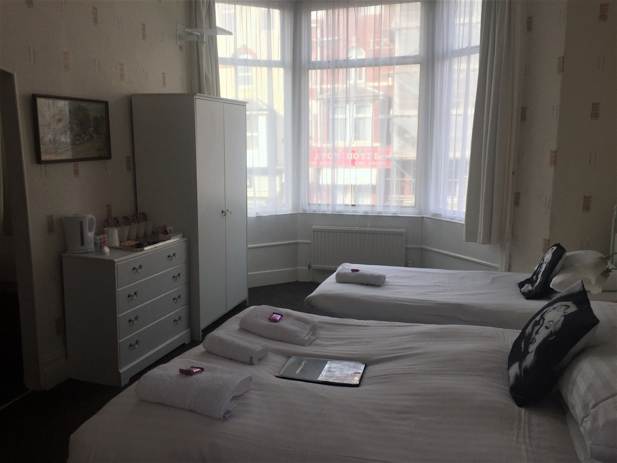 FAMILY SUITE, DELUXE, SUITE