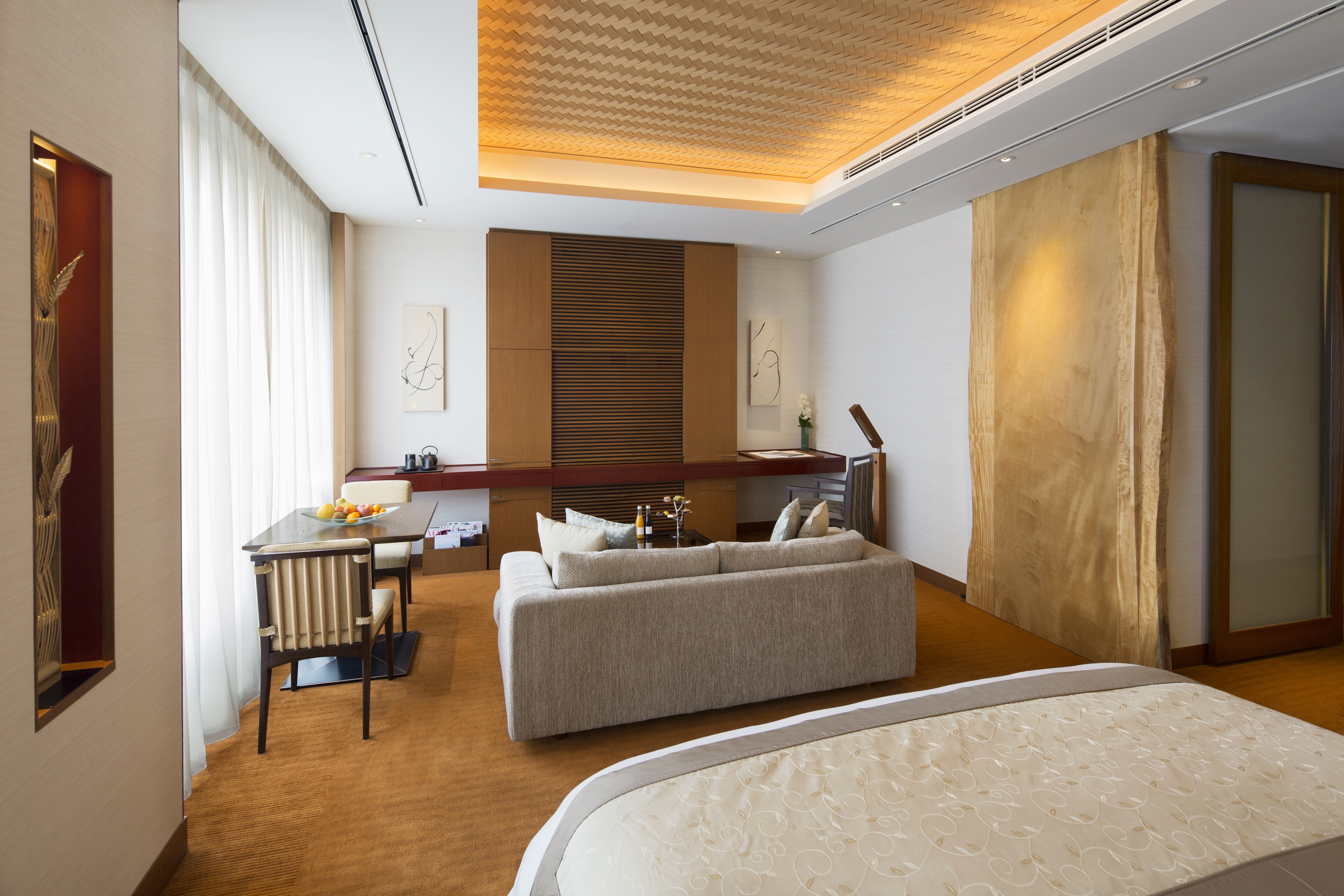 DELUXE, KING BED