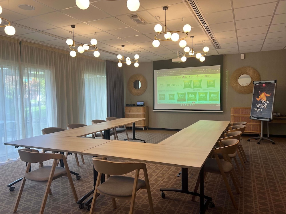 Ibis Pontivy 54/62