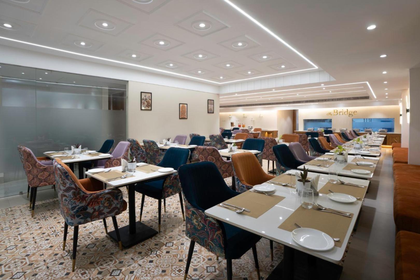 Clarks Inn Suites Agra 45/52