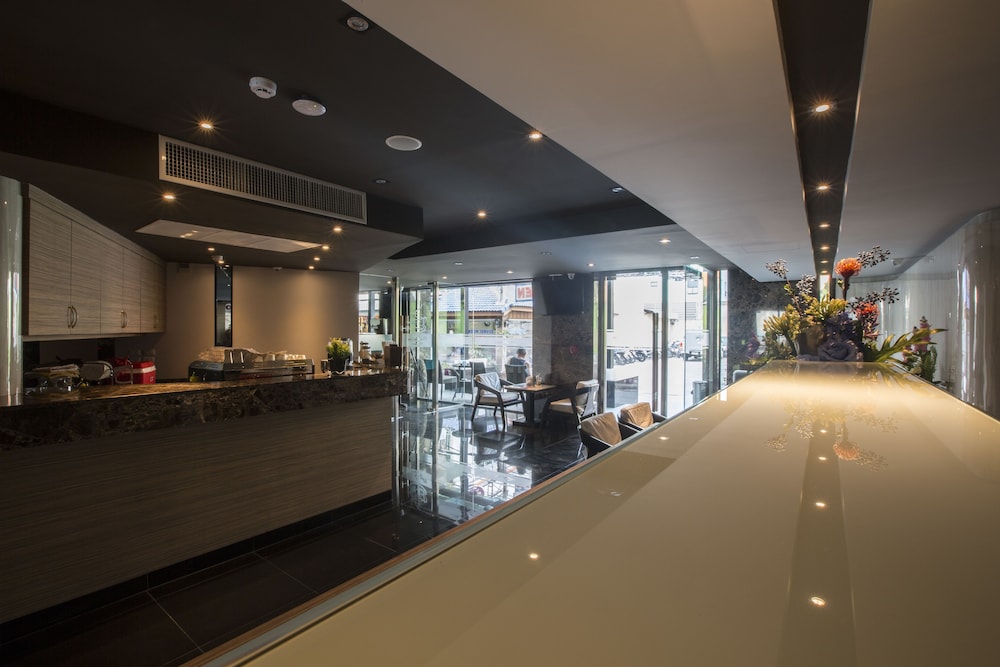 Serenotel Pattaya Beach Front 10/50