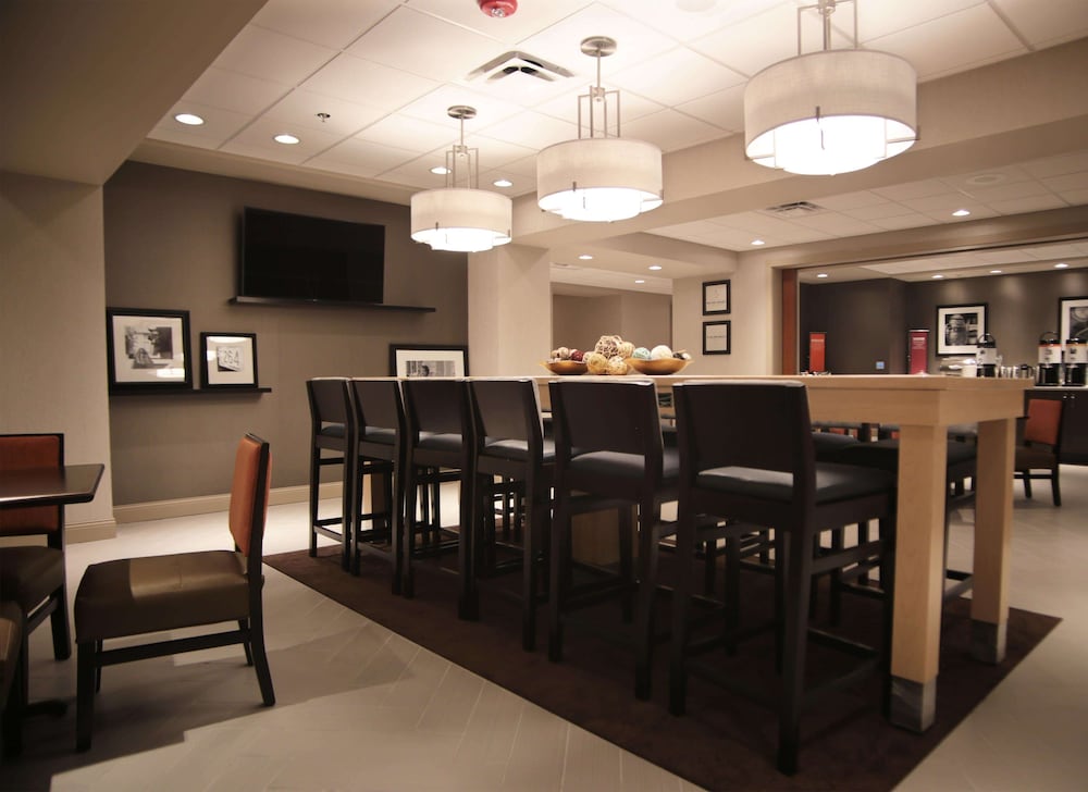 Hampton Inn Lexington Medical Center 8/34