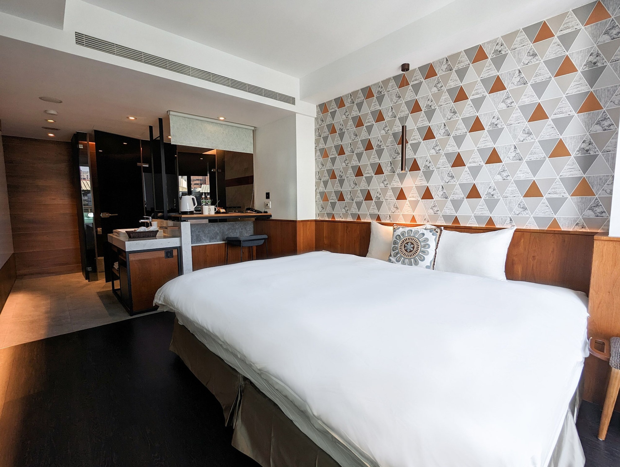 SUPERIOR, DOUBLE BED, BATHTUB