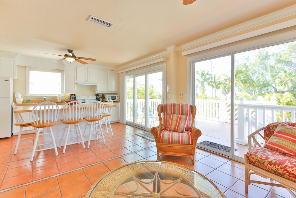 Tortuga Inn Beach Resort 46/76