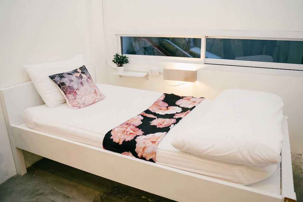 HQ HOSTEL SILOM 19/49