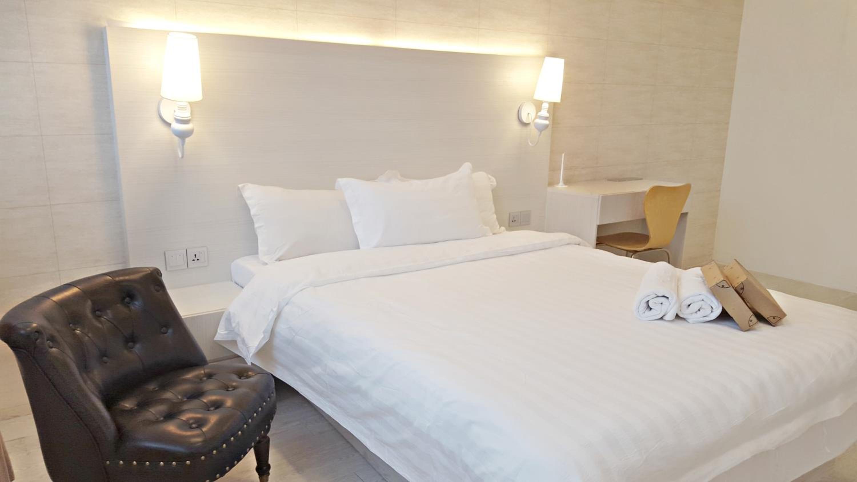 DELUXE, QUEEN BED