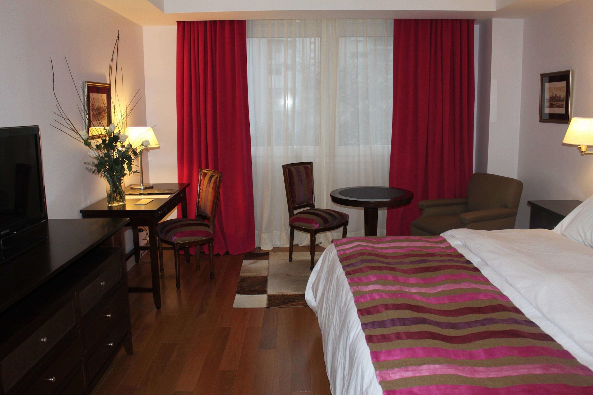 DELUXE, EXECUTIVE, SUITE