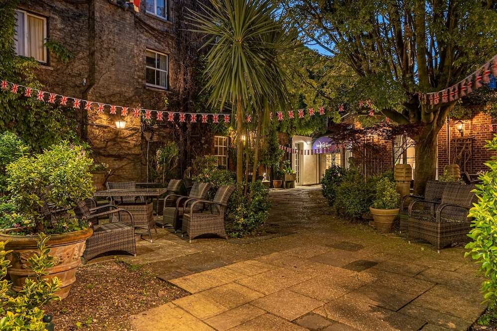 Mercure Salisbury White Hart Hotel 67/71