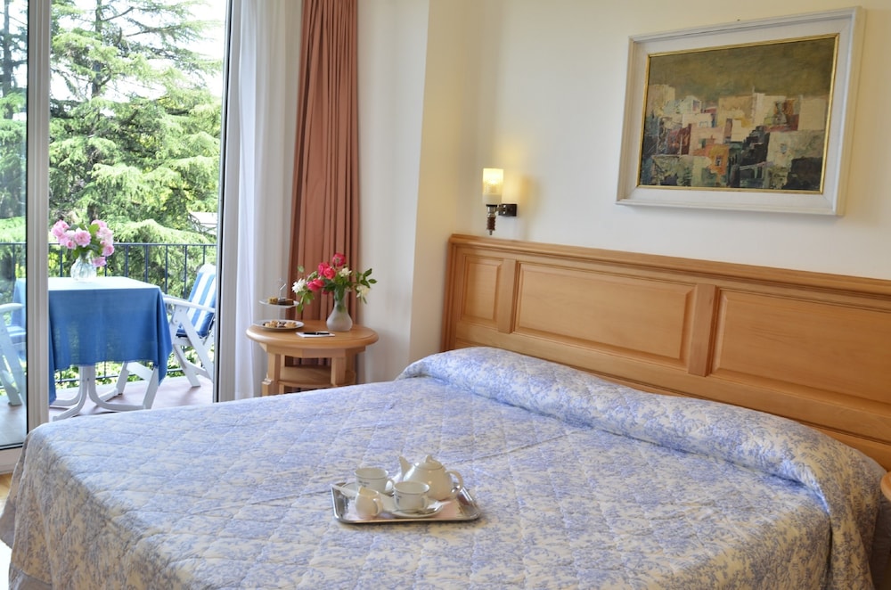 CLASSIC, DOUBLE OR TWIN BED