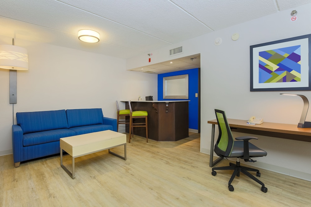 Holiday Inn Express Milwaukee West Medical Center 44/59