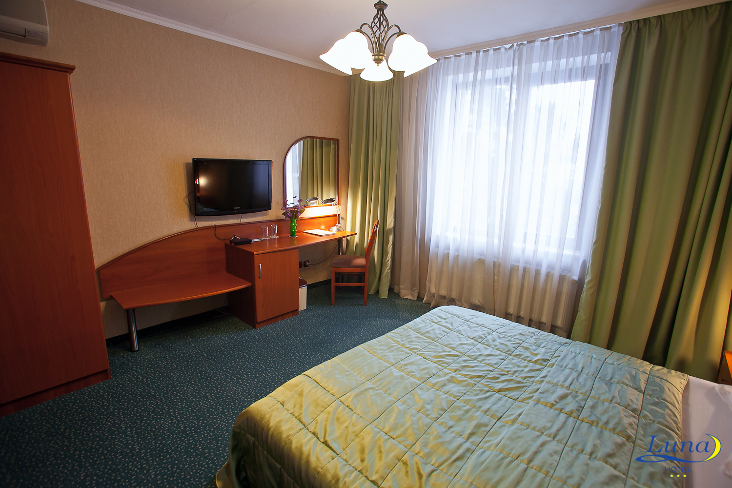 LUNA HOTEL 9/22