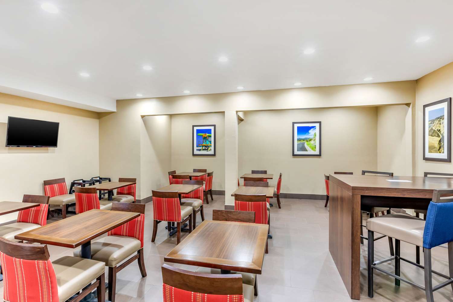 Comfort Inn & Suites Orange County John Wayne Airport 8/14