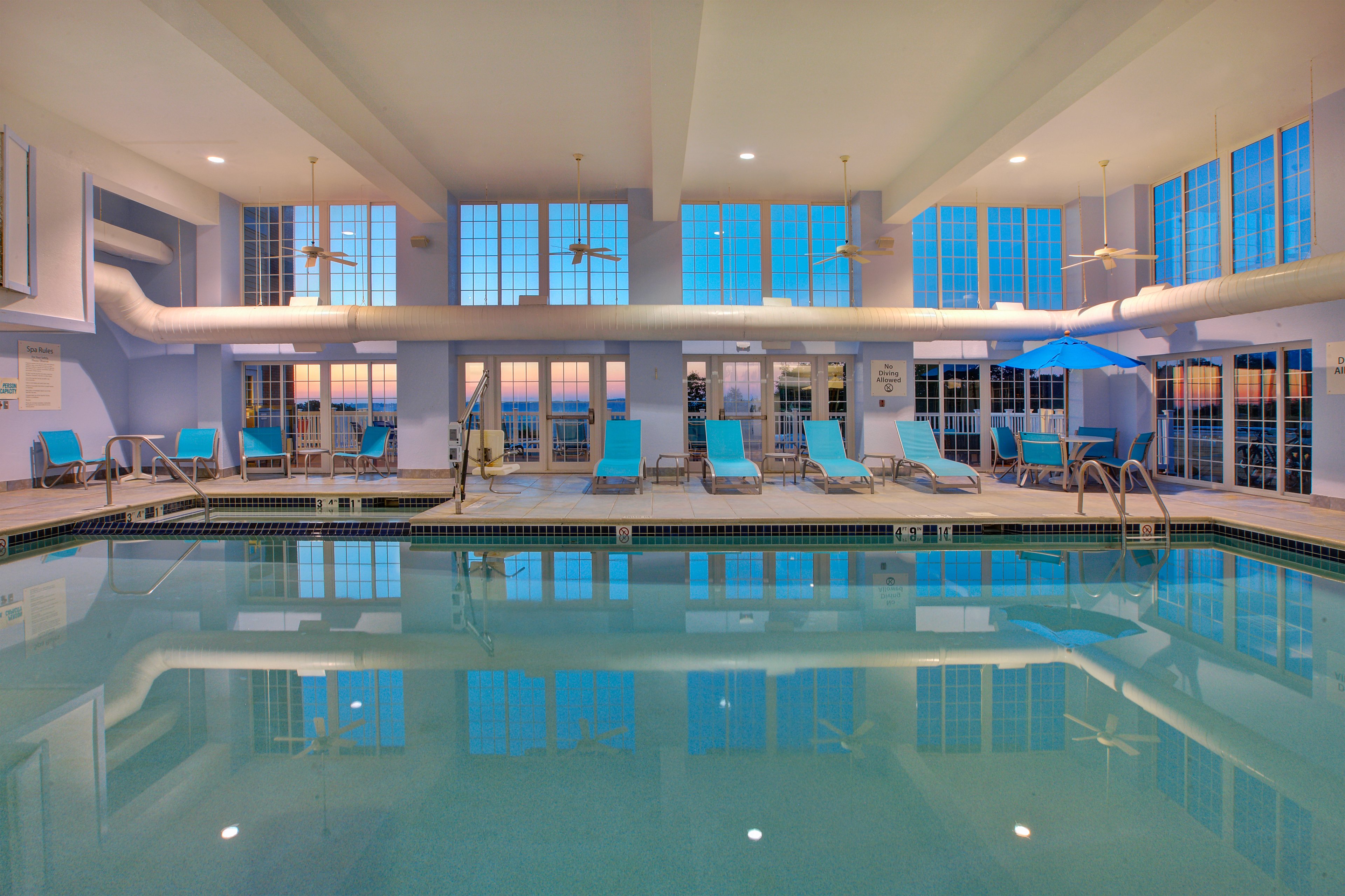 Holiday Inn Express Hotel And Suites Petoskey 35/61