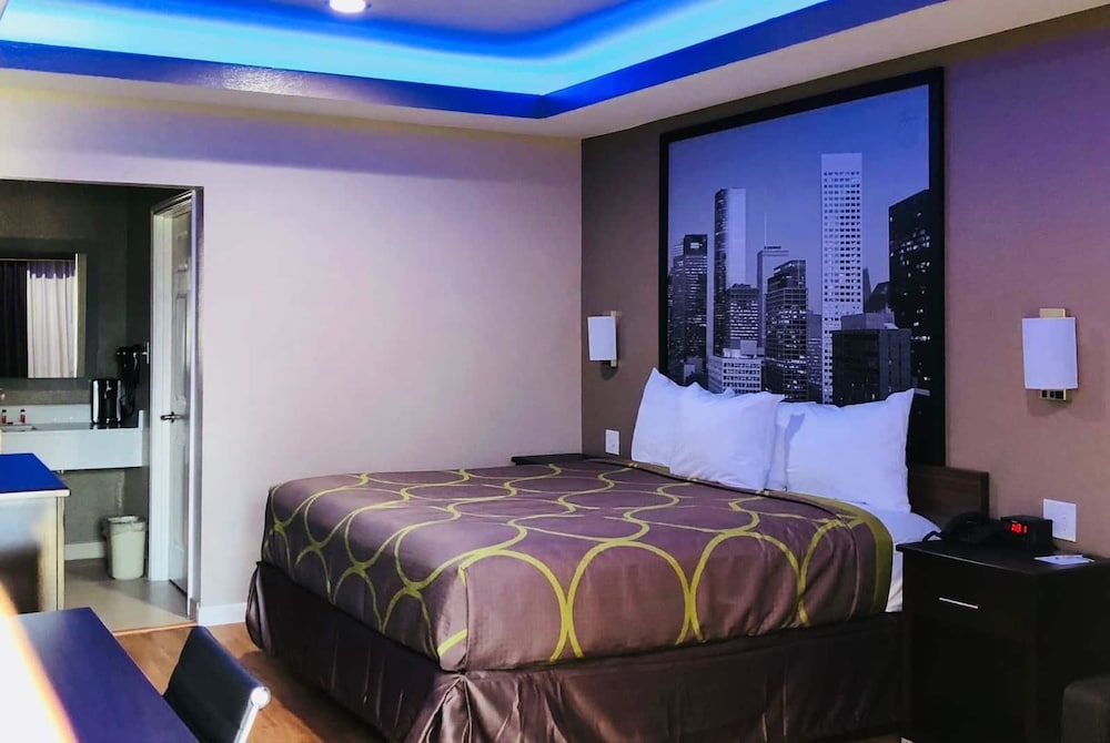 Super 8 by Wyndham Houston Northwest Cypress 8/32