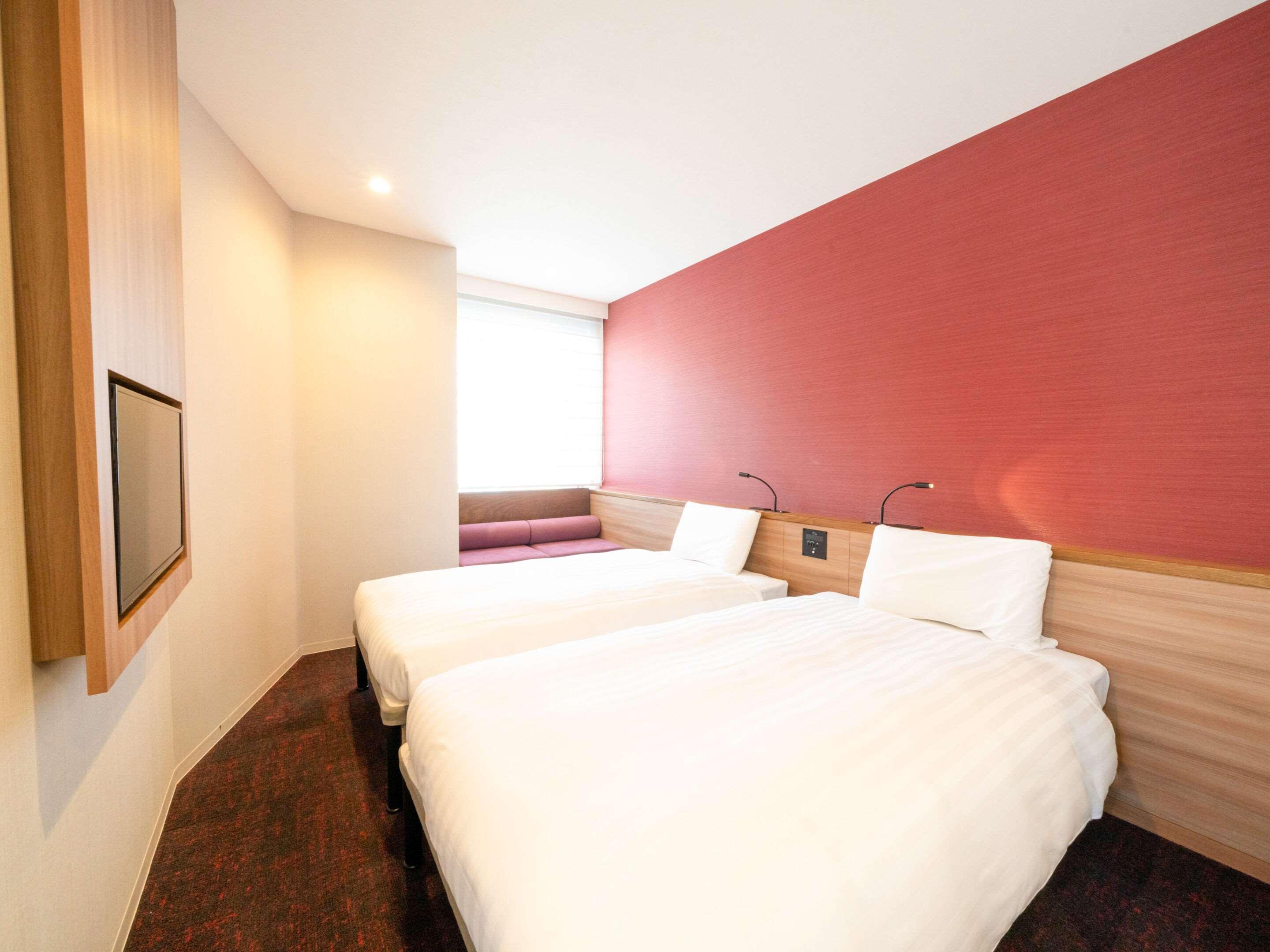 Standard, Twin Beds, Sofa