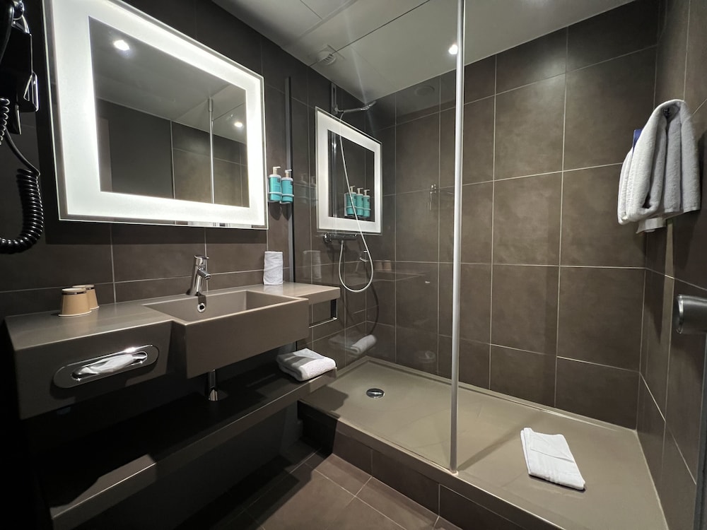 NOVOTEL FONTAINEBLEAU URY 51/51