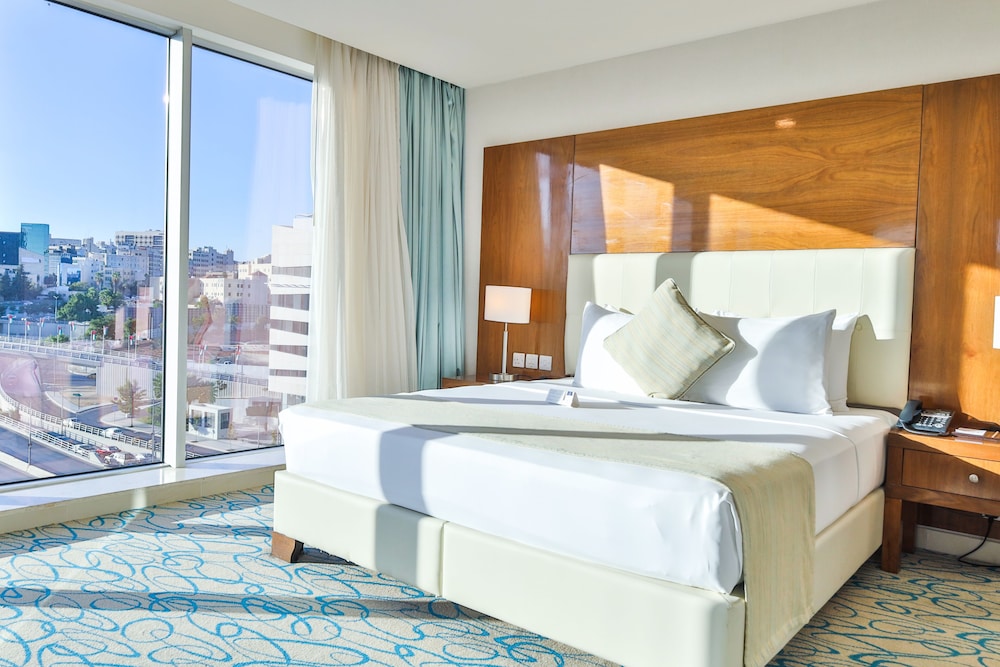 EXECUTIVE, SUITE