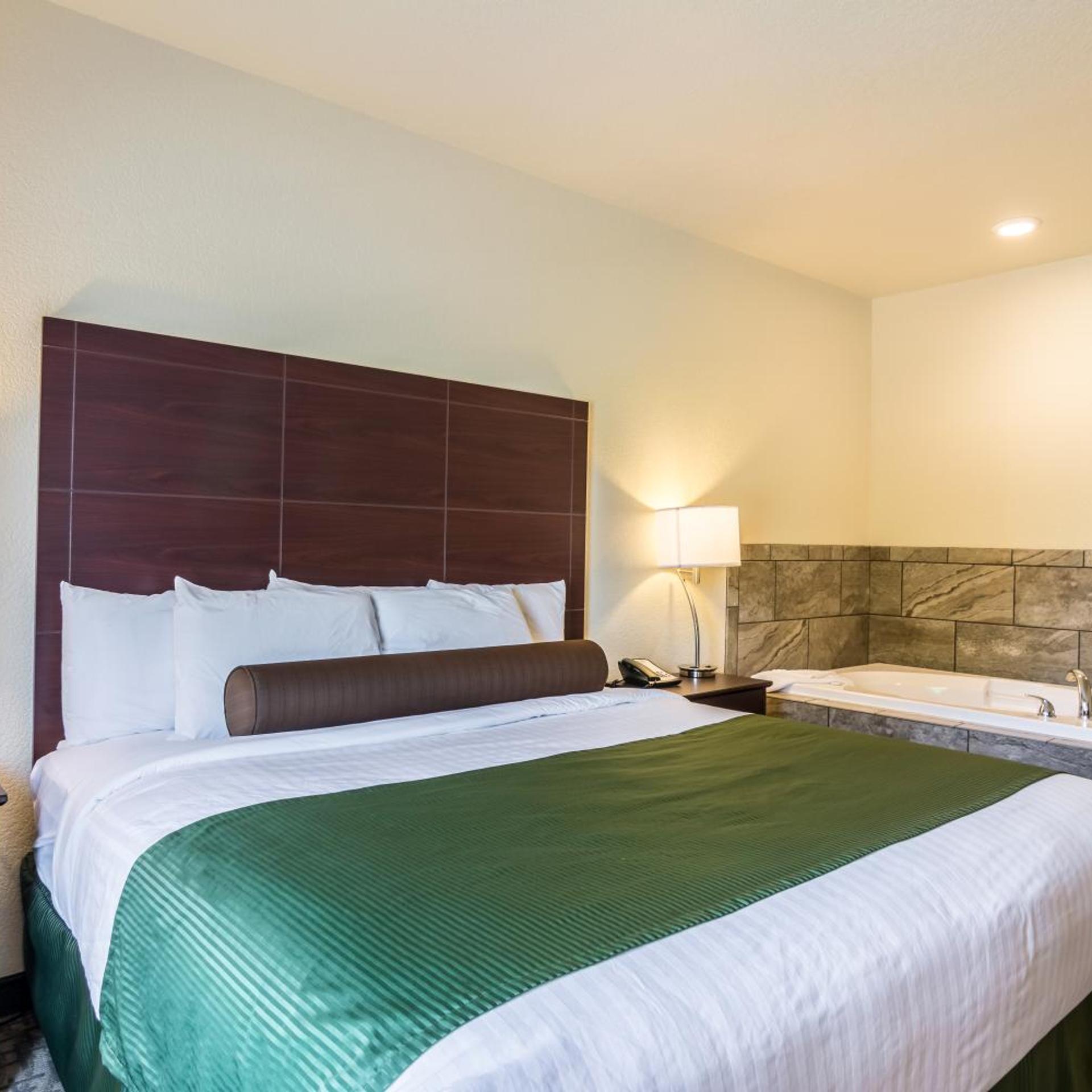 Suite, King Bed, Hot Tub