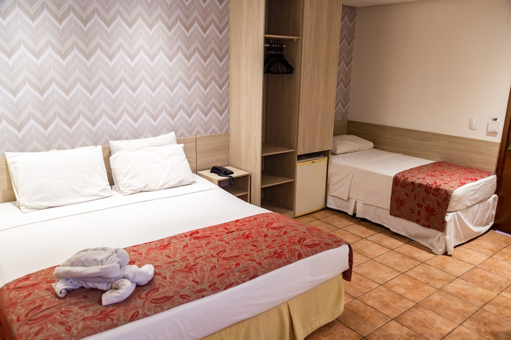 Plaza Praia Suites 24/75