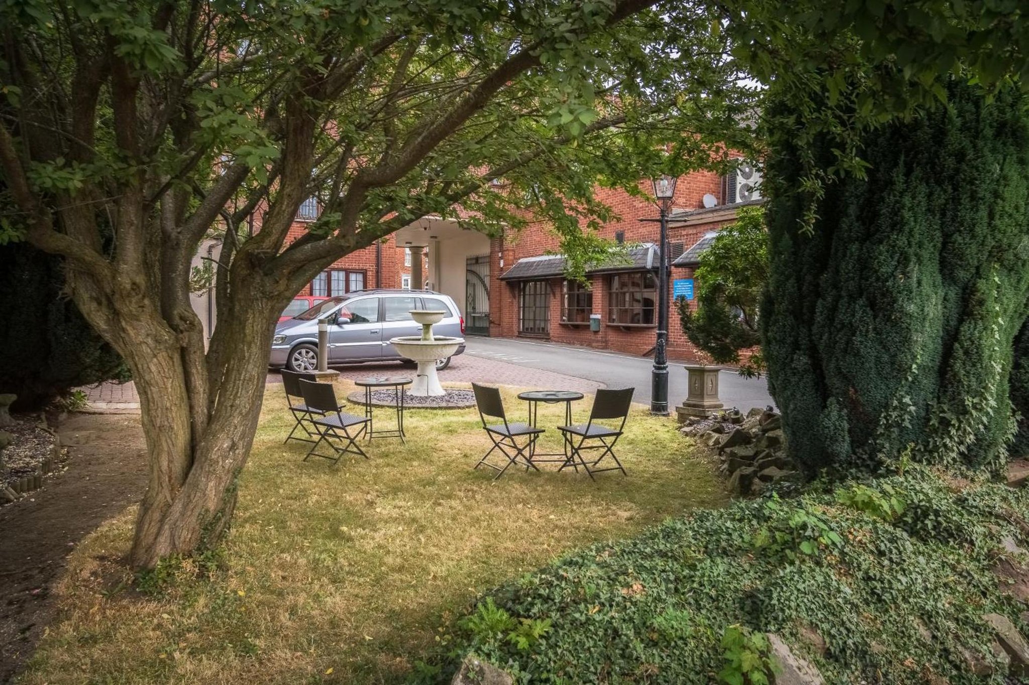 Bridge House Hotel 48/51