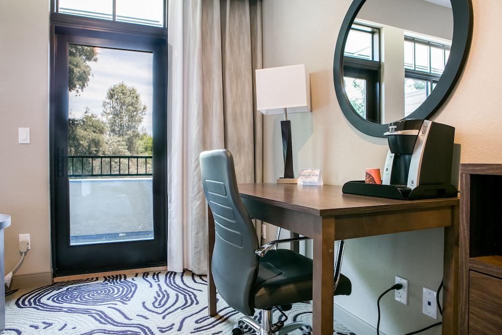 Hotel Siri Downtown - Paso Robles 46/53