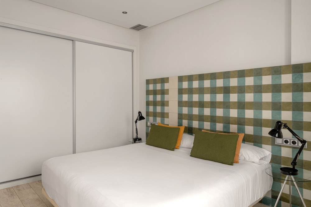 1 BEDROOM, CITY, APARTMENT, BALCONY