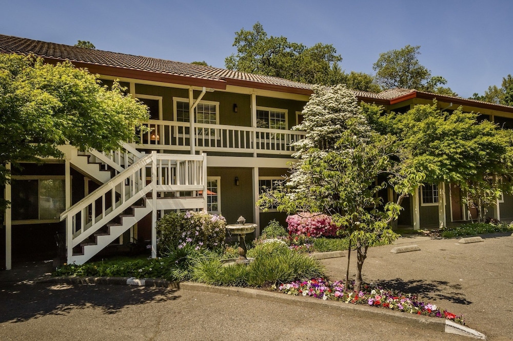 The Jack London Lodge 6/45