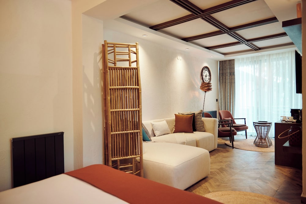 Parmos Otel 15/50