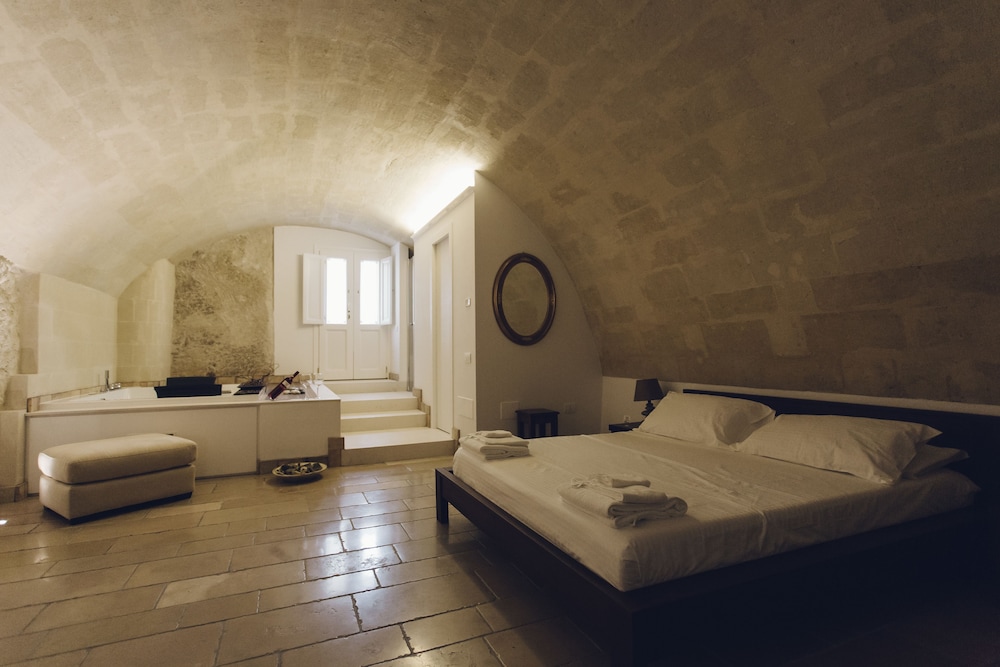 DELUXE, SUITE, HOT TUB