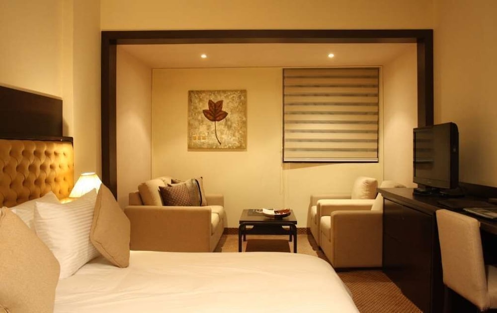 Grand Hotel Beirut 10/20