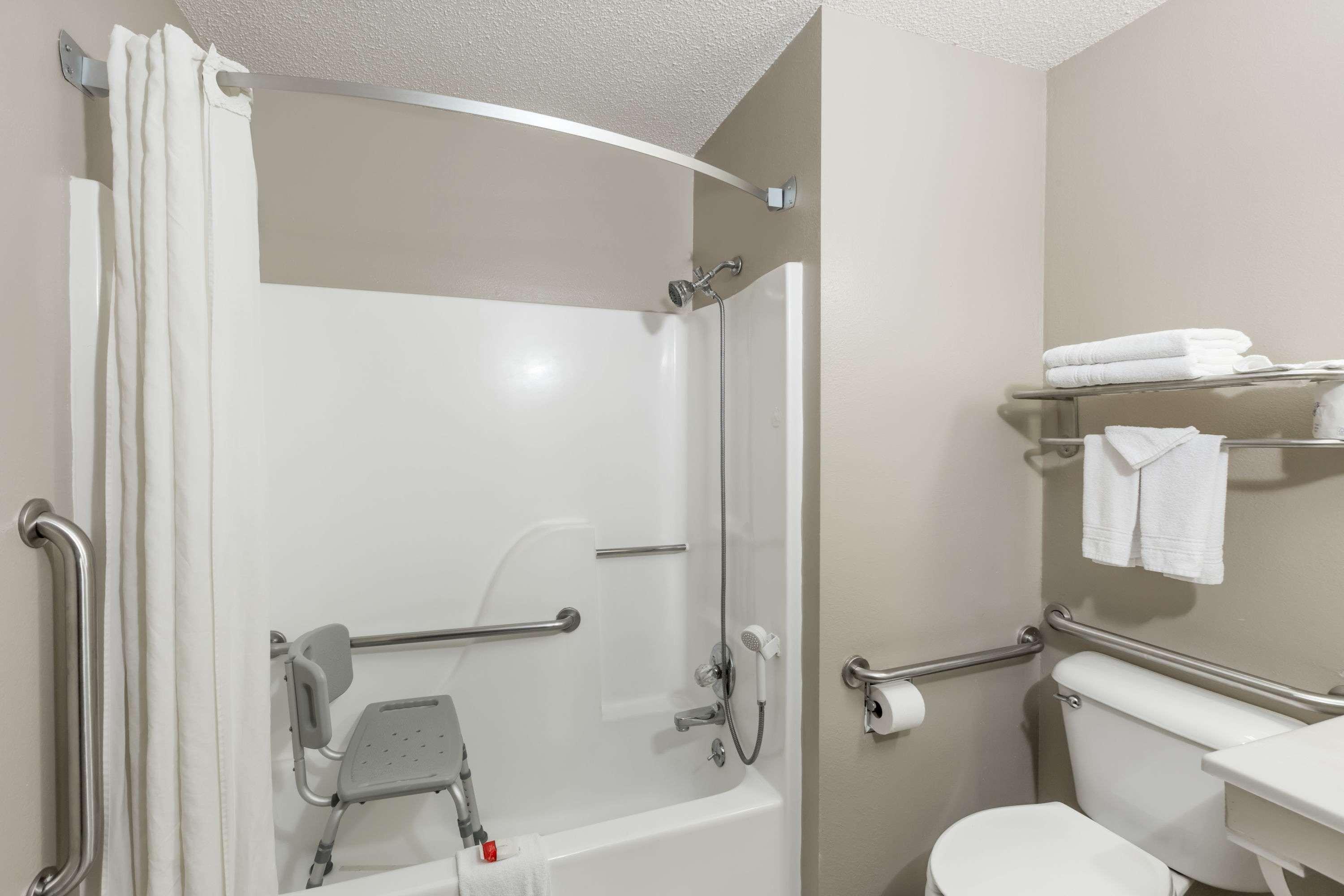 Super 8 by Wyndham Hays KS 30/30