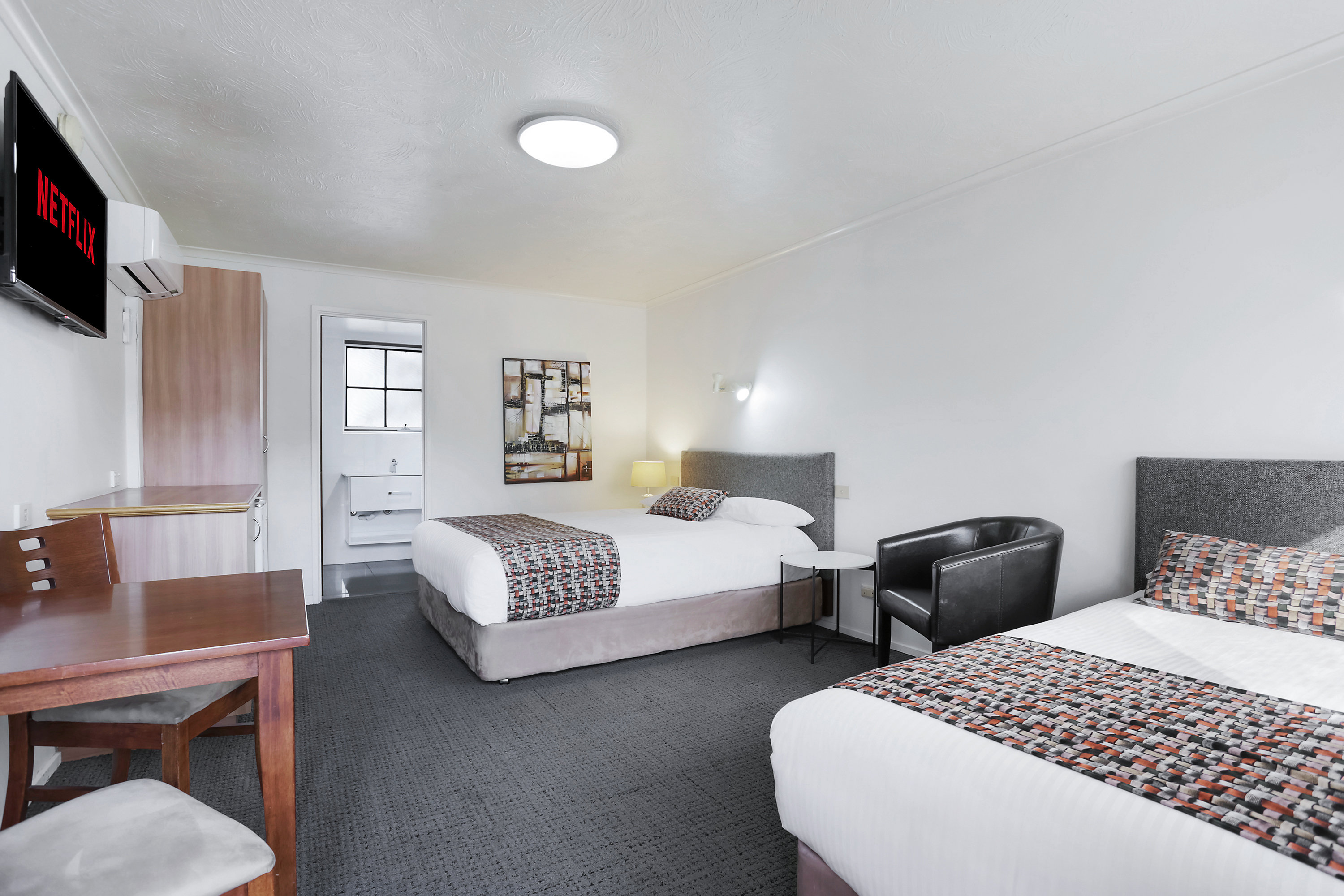 Tudor Motor Inn 12/33