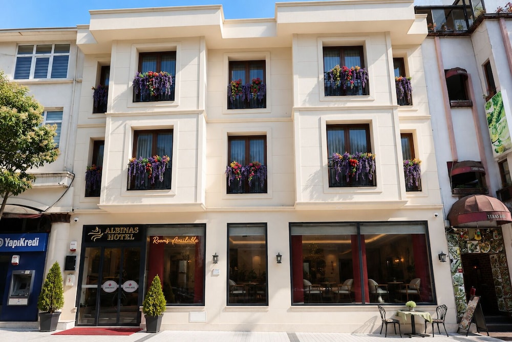 Albinas Hotel 2/65