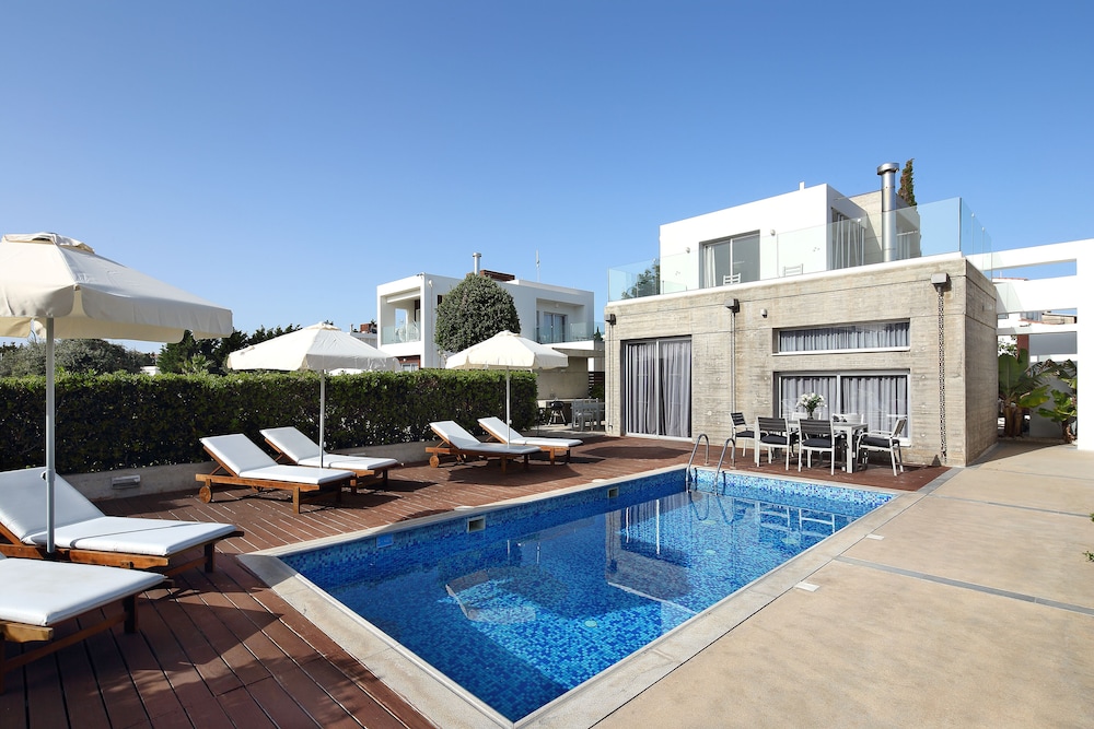 Paradise Cove Luxurious Beach Villas 43/50