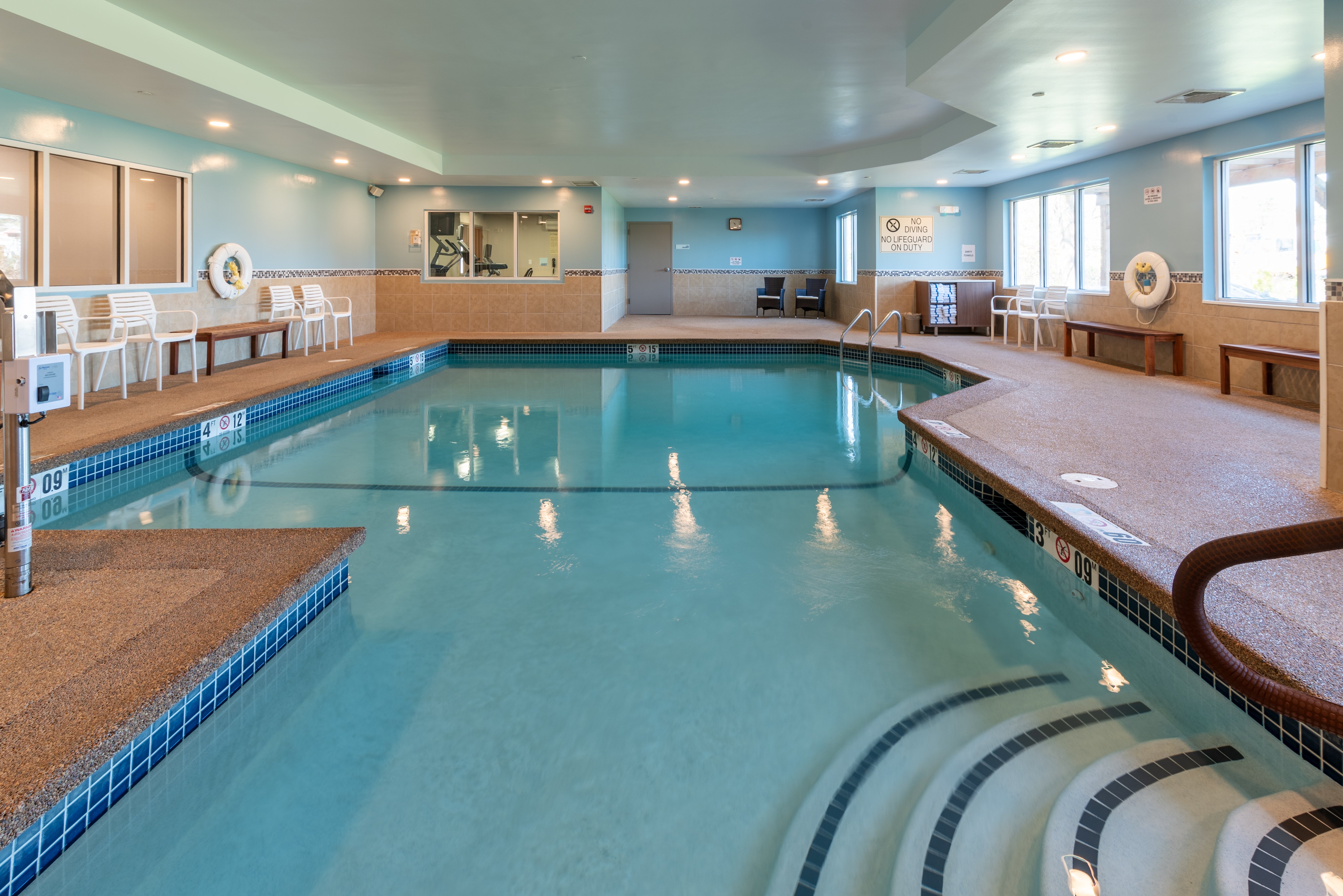 Holiday Inn Express Hotel Suites Hampton South Seabrook 37/78