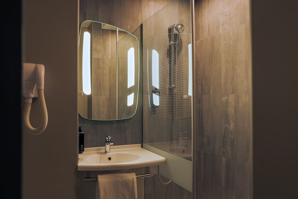 Ibis Lyon Nord 11/69