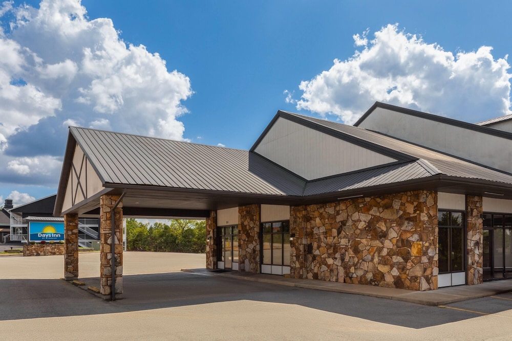 Days Inn by Wyndham Branson Ozarks 57/65