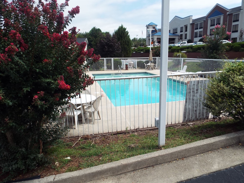 Days Inn by Wyndham Dahlonega 28/49