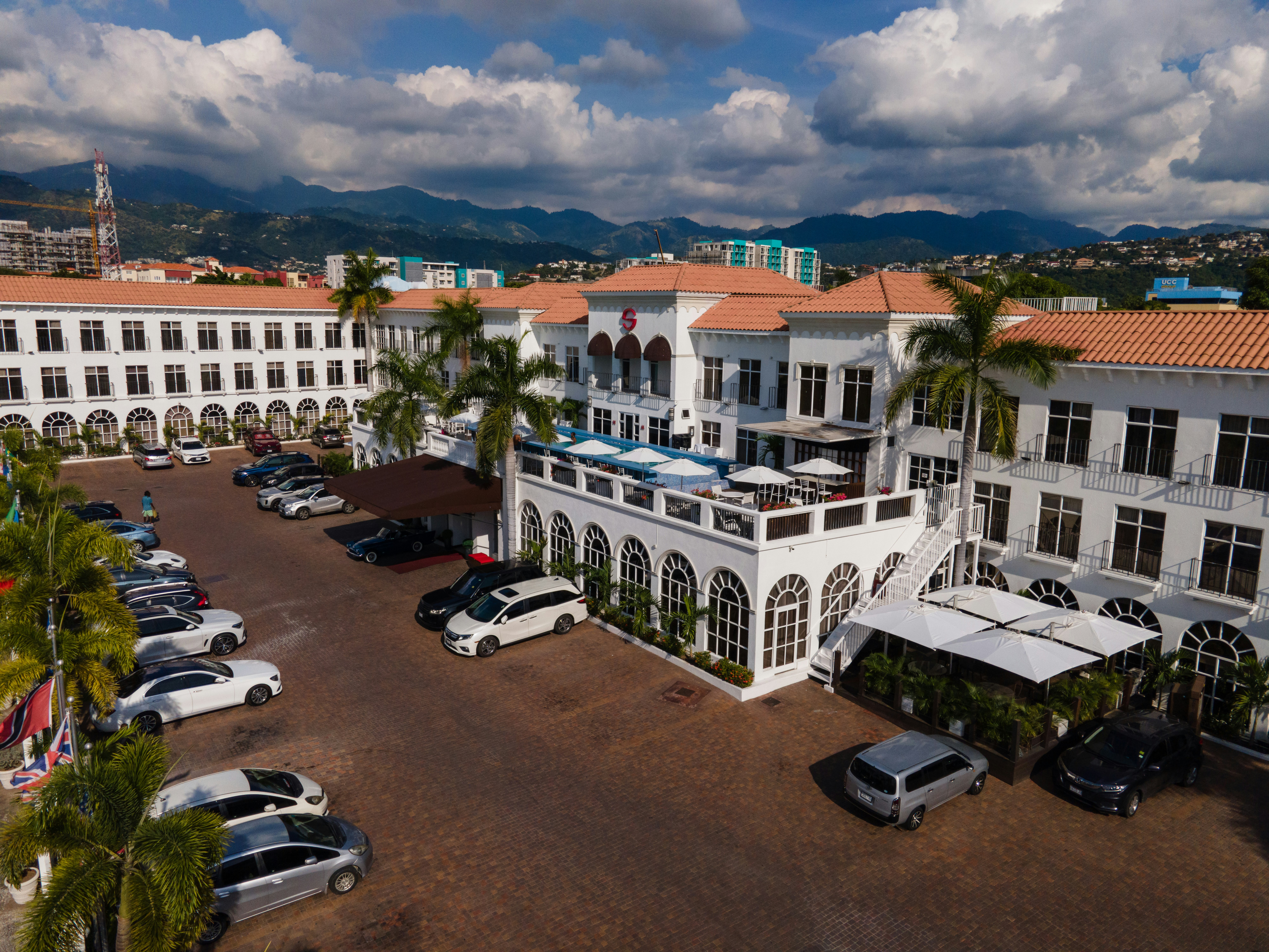 Spanish Court Hotel 28/50