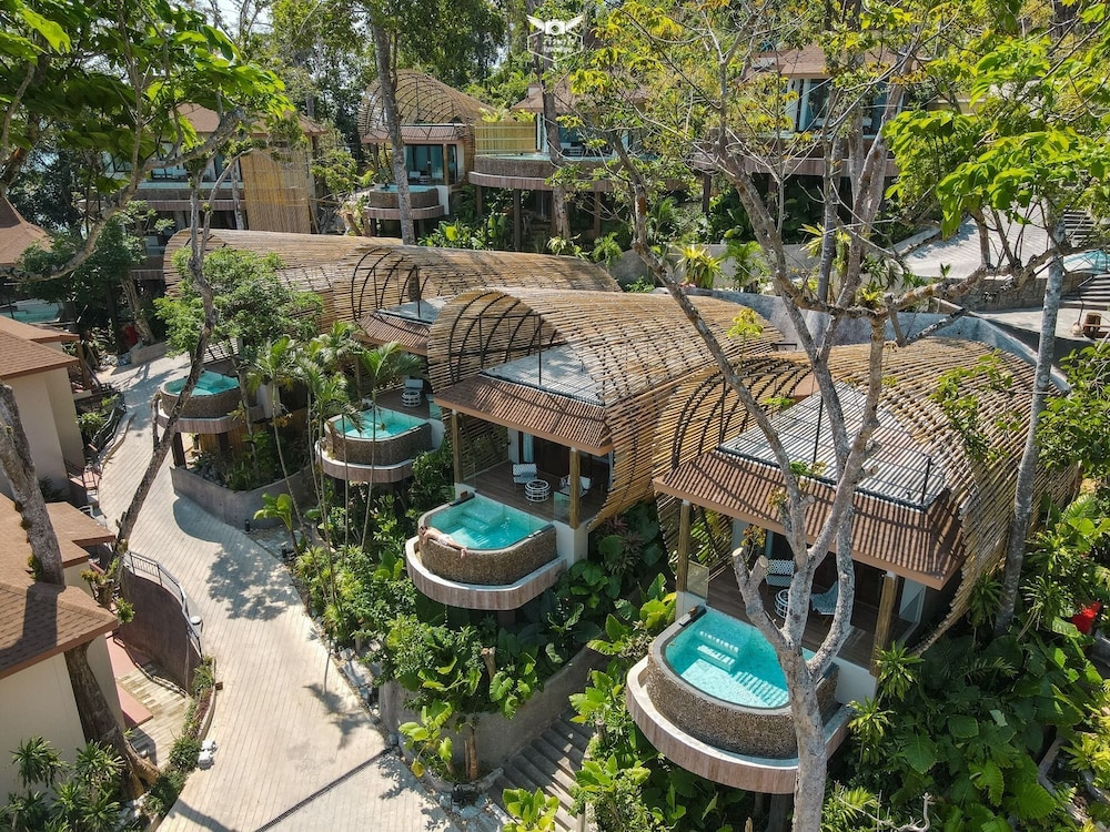Sinae Phuket Luxury Hotel 72/78