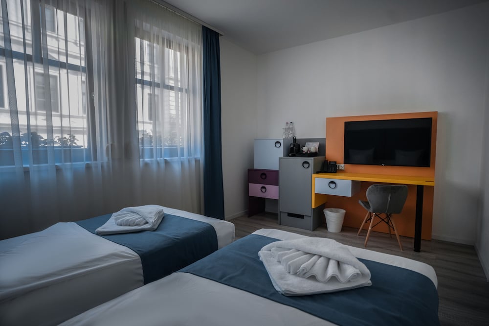CIVITAS BOUTIQUE HOTEL 39/79