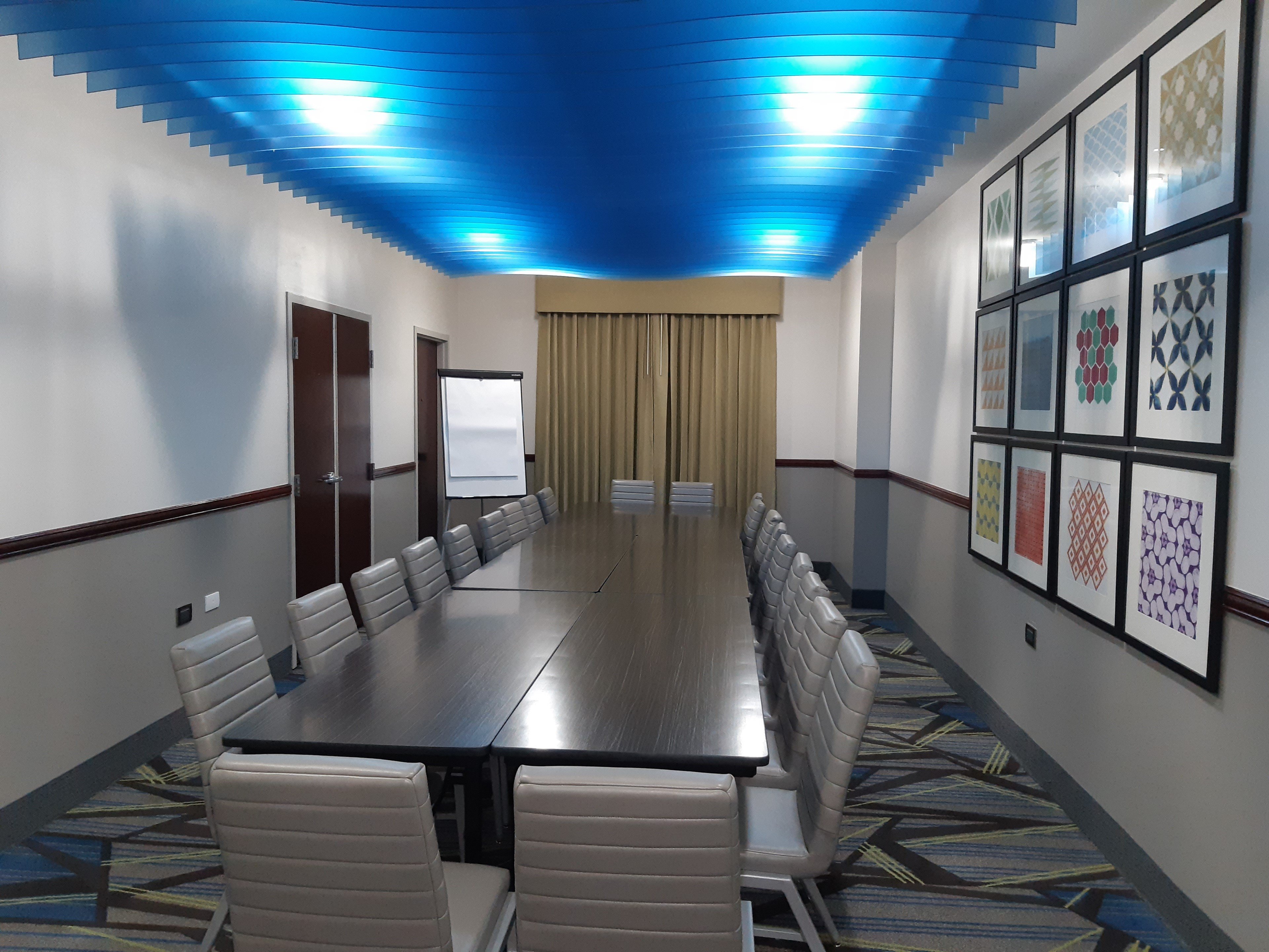 Holiday Inn Express Hotel and Suites Trincity Trinidad Airport 27/34