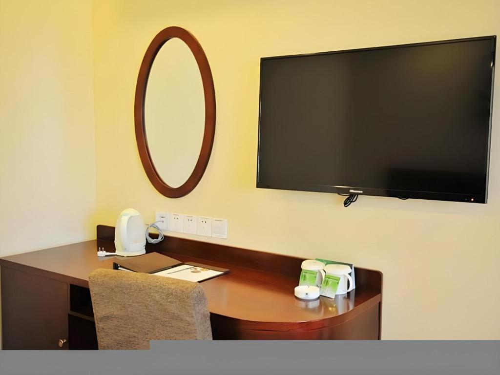 GreenTree Inn Qingdao Licang District Shuyuan Road Da Weng Plaza Express Hotel 42/50