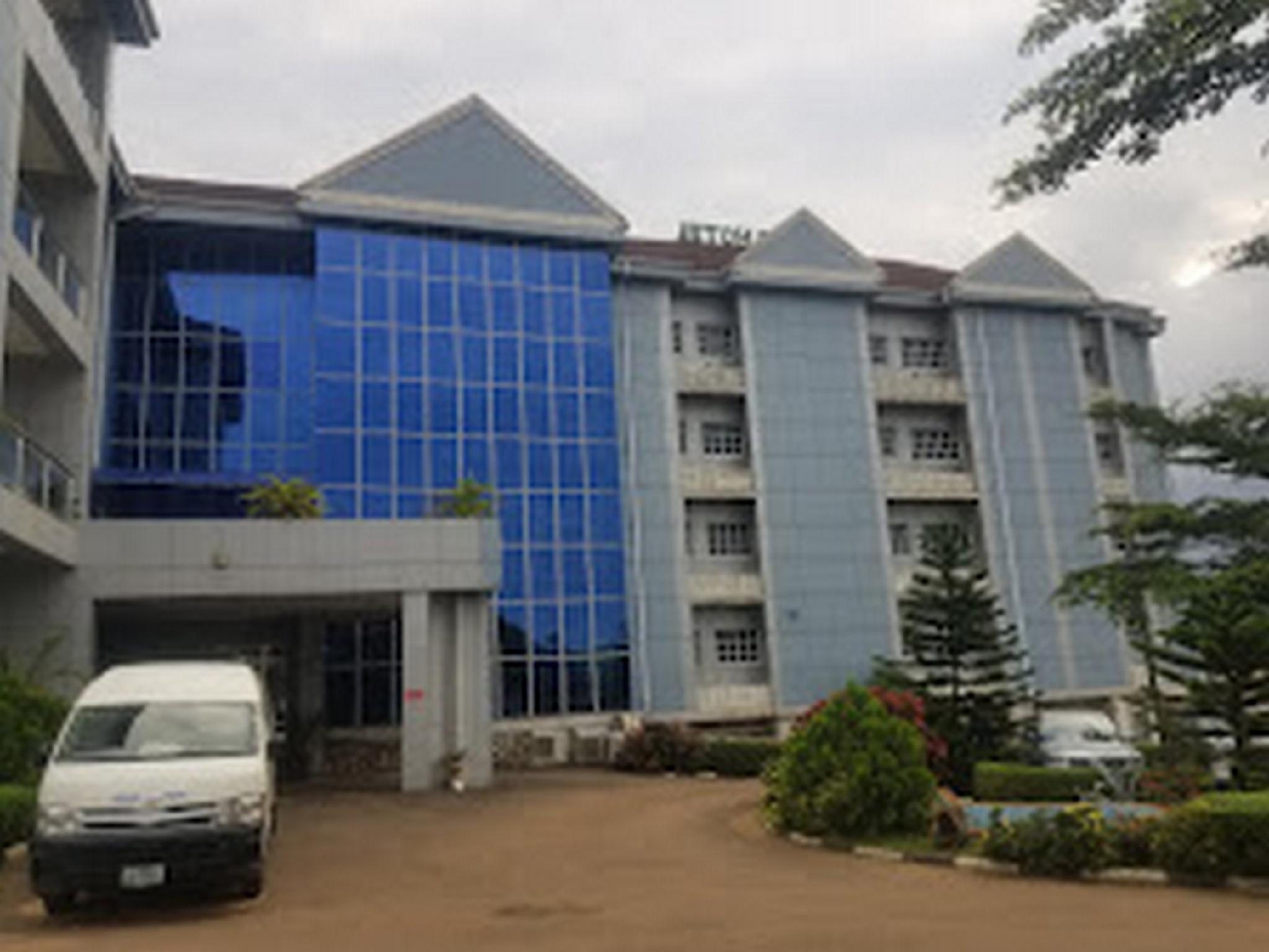 Ozom Hotel 24/29