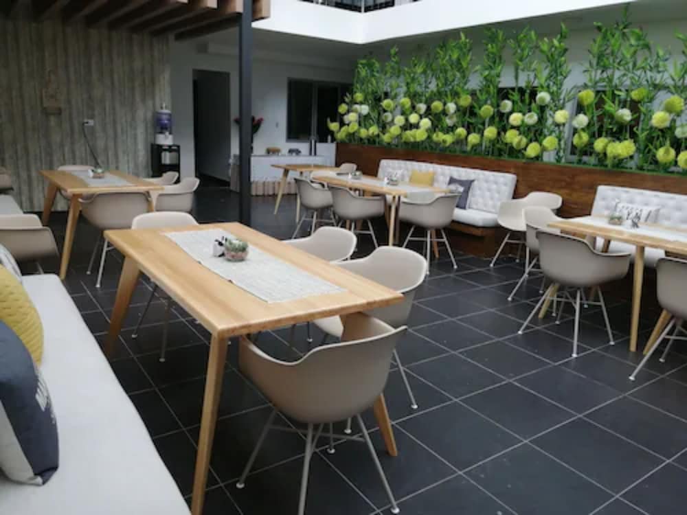Montes de la Castellana Hotel Boutique 50/61